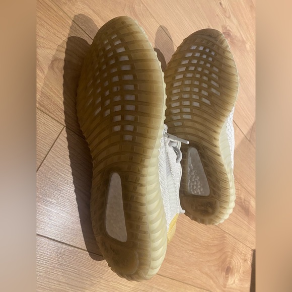 YEEZY BOOST V2 LIGHT - Picture 5 of 6